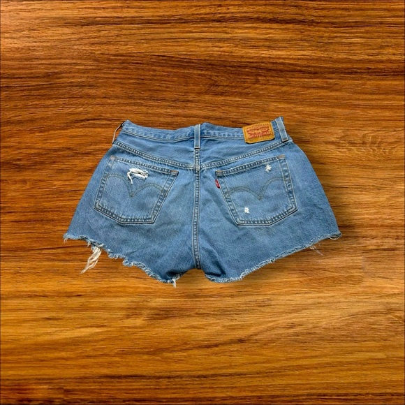 Women’s Levi's 501 Light Blue Wash Distressed Denim Cutoff Jean Shorts size 30 - Picture 9 of 9